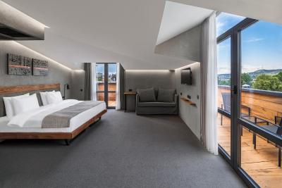 آیوتا هتل تفلیس