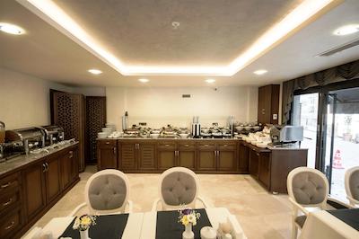 انتوسا پالاس هتل اند اسپا