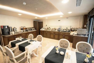 انتوسا پالاس هتل اند اسپا