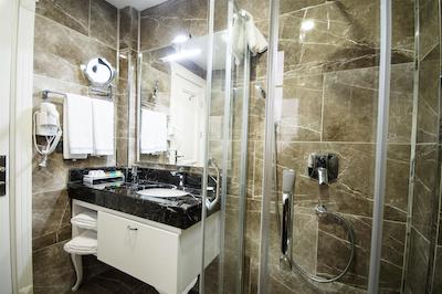 انتوسا پالاس هتل اند اسپا