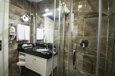 انتوسا پالاس هتل اند اسپا