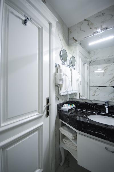 انتوسا پالاس هتل اند اسپا