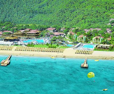 کریستال فلورا بیچ ریزورت