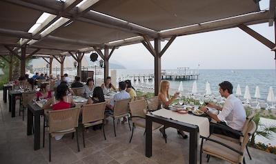 کریستال فلورا بیچ ریزورت