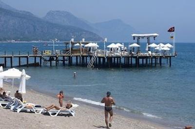 کریستال فلورا بیچ ریزورت