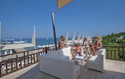 کریستال فلورا بیچ ریزورت