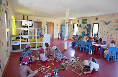 کریستال فلورا بیچ ریزورت