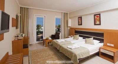 کریستال فلورا بیچ ریزورت