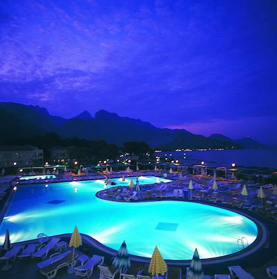 کریستال فلورا بیچ ریزورت