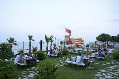 کریستال فلورا بیچ ریزورت