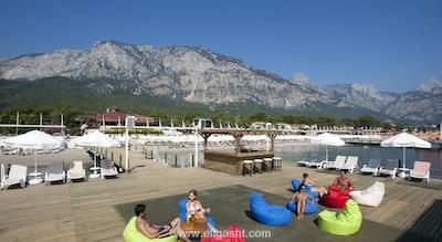 کریستال فلورا بیچ ریزورت