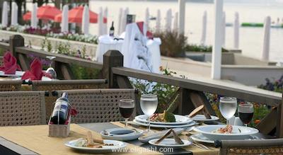 کریستال فلورا بیچ ریزورت