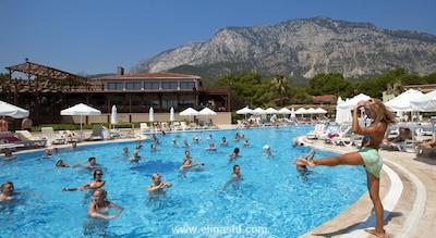 کریستال فلورا بیچ ریزورت