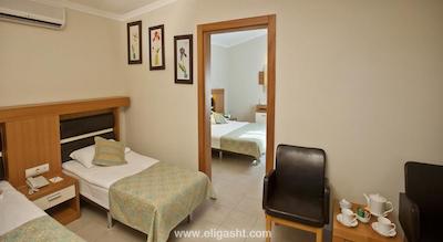 کریستال فلورا بیچ ریزورت