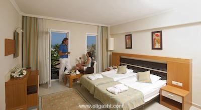 کریستال فلورا بیچ ریزورت