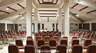 کریستال فلورا بیچ ریزورت