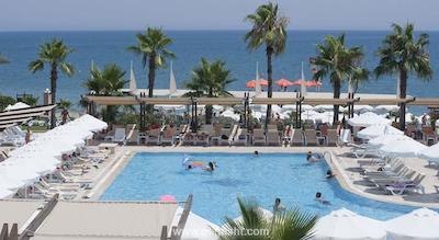 کریستال فلورا بیچ ریزورت