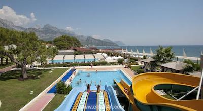 کریستال فلورا بیچ ریزورت