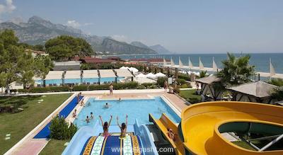 کریستال فلورا بیچ ریزورت