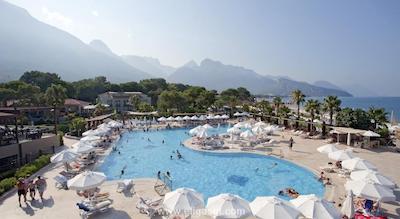 کریستال فلورا بیچ ریزورت