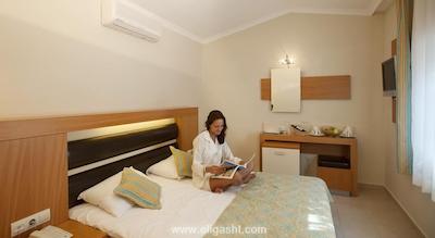 کریستال فلورا بیچ ریزورت