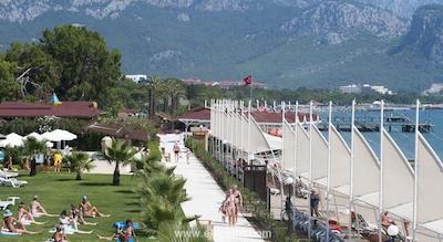 کریستال فلورا بیچ ریزورت