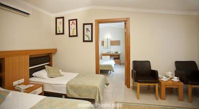 کریستال فلورا بیچ ریزورت