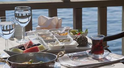 کریستال فلورا بیچ ریزورت