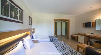 کریستال فلورا بیچ ریزورت