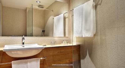 هالیدی این تفلیس