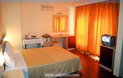 لارا دینک هتل