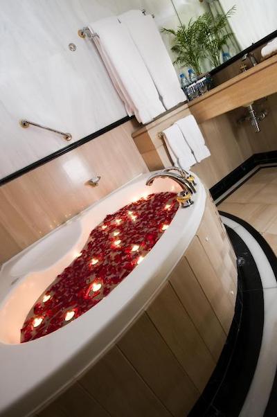 کرون پلازا دبی شیخ زائد