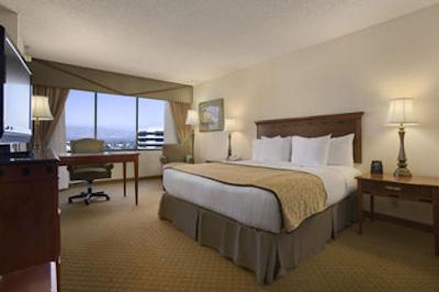 هیلتون وودلند هیلز