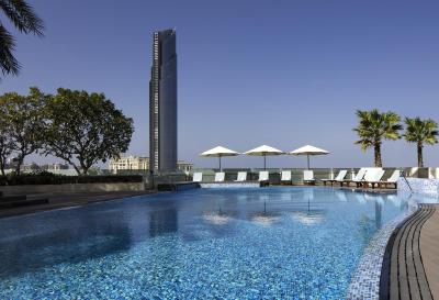 کرون پلازا دبی فستیوال سیتی