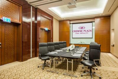 کرون پلازا دبی فستیوال سیتی