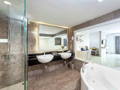 نووتل پوکت ریزورت