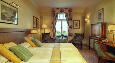 بلومند گرند هتل یوروپ