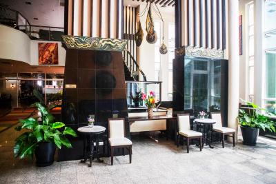 پیناکل لومپاین پارک هتل