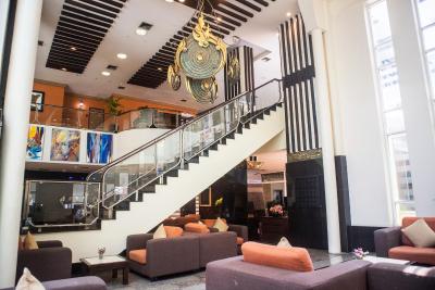 پیناکل لومپاین پارک هتل