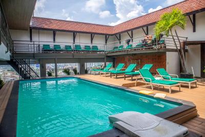 پیناکل لومپاین پارک هتل