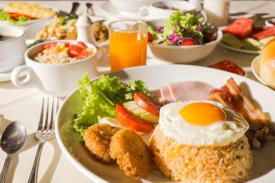 پیناکل لومپاین پارک هتل