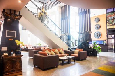 پیناکل لومپاین پارک هتل