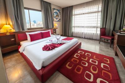 پیناکل لومپاین پارک هتل