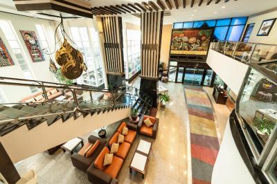 پیناکل لومپاین پارک هتل