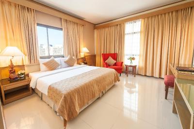 پیناکل لومپاین پارک هتل