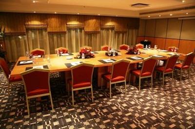 سامایا هتل دیرا