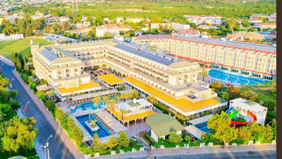کریستال دلوکس ریزورت اند اسپا