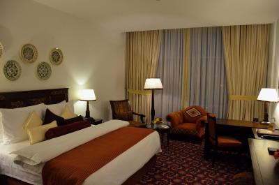 دوشانب سرنا هتل