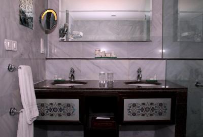 دوشانب سرنا هتل