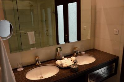 دوشانب سرنا هتل